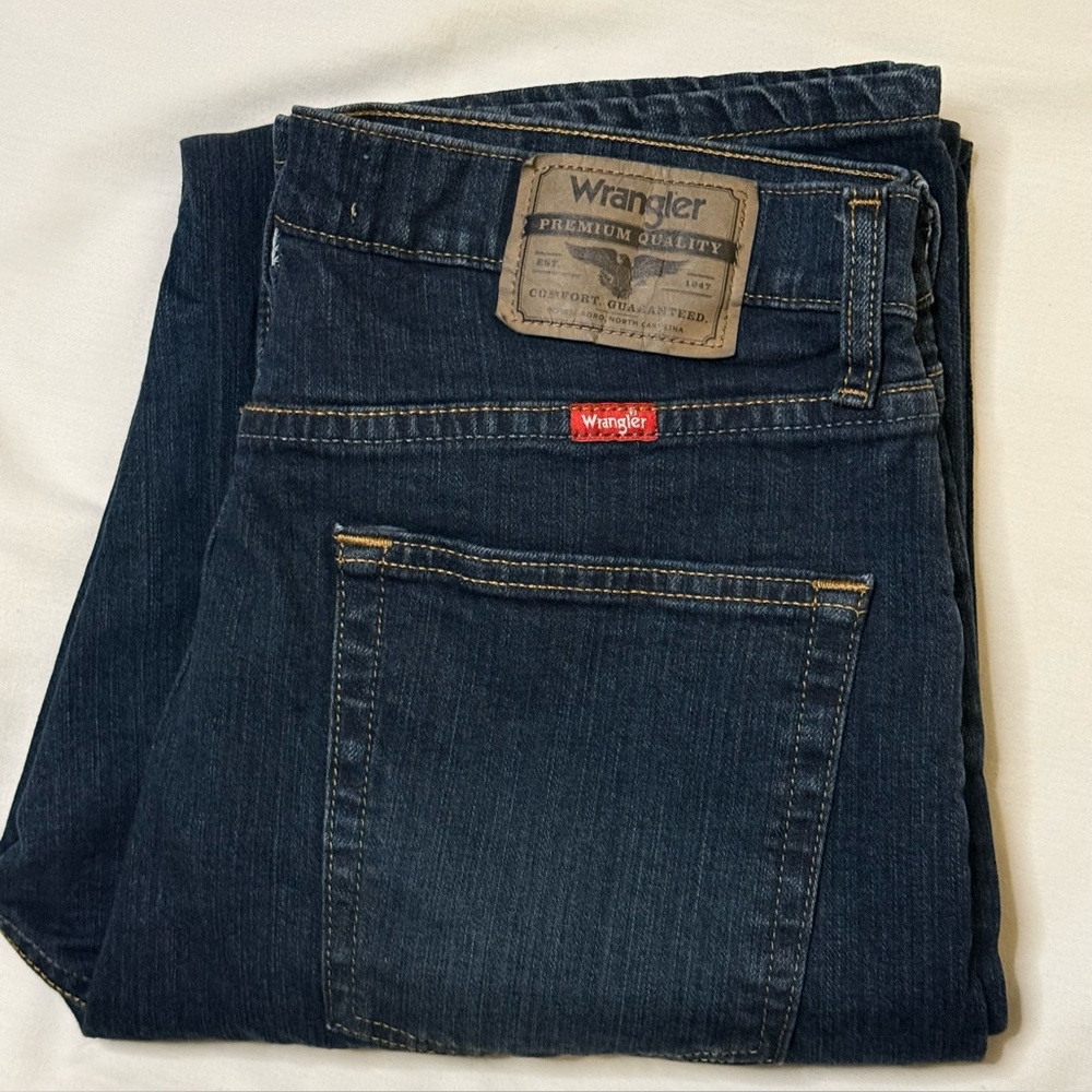 EUC Wrangler Flex Regular Fit Men’s 33X32 Dark Wash